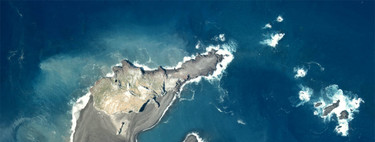 El espectáculo de ver nacer una isla de un volcán submarino