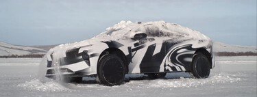 El nuevo coche de NIO se sacude la nieve él solito. Es un truco que ya presentó Citroën cincuenta años antes