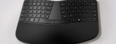 Microsoft ya no fabrica teclados, pero sus diseños siguen vivos: así es el nuevo Compact Ergonomic Keyboard de Incase