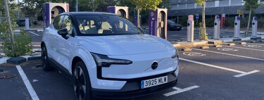 Sin ayudas, España se desenchufa del coche eléctrico. Las promesas de 2024 se han incumplido y la hoja de ruta es incierta