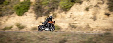 La DGT cree tener la solución a las muertes de los motoristas. Viene de Suecia y se llama "carreteras 2+1" 