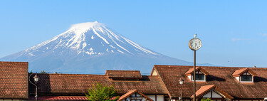 Para sorpresa de absolutamente nadie, la pantalla anti turistas de Japón ya tiene varios agujeros para fotografiar el Fuji