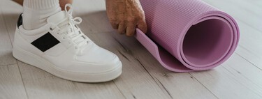 Un podólogo advierte sobre estas famosas zapatillas que tienes en tu armario: "son las más dañinas"