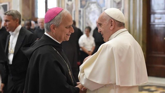 Robert Prevost, León XIV, y papa Francisco