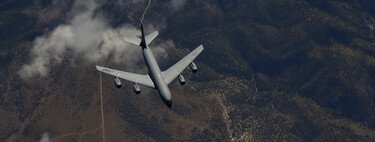 El arma "invisible" del Pentágono no lanza misiles ni dispara nada: su poder está en mantener a otros aviones en el aire