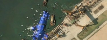 Corea del Norte botó su "mayor barco de guerra", se hundió al instante y ahora está intentando recuperarlo con... globos