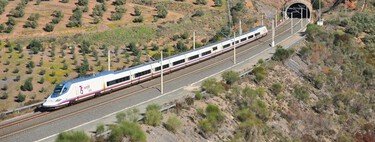 Renfe siempre había recelado del "low cost" para el AVE. En su primer mes en Francia ha descubierto sus beneficios 